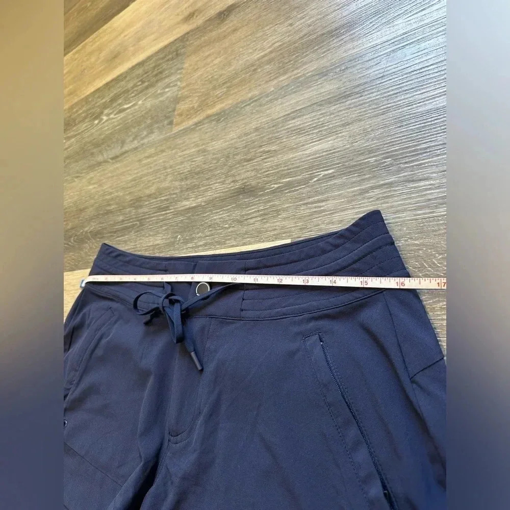 ATHLETA Women’s Dark Navy Blue Athletic Stretchy Everyday Shorts Size 4 - Picture 3 of 10